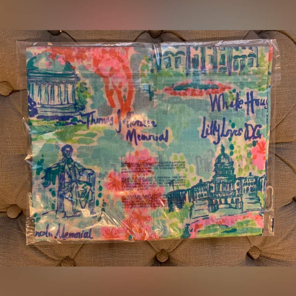 Lilly Pulitzer Lilly loves DC Murfee scarf - Picture 7 of 11